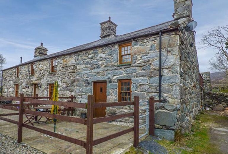 Cwm Yr Afon Cottage Thumbnail Image