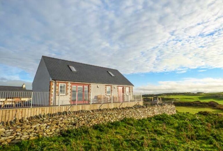 Ysgubor Newydd Thumbnail Image