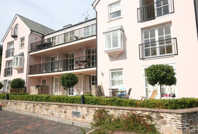 6 Combehaven Thumbnail Image