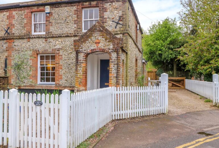3 Station Cottages Thumbnail Image