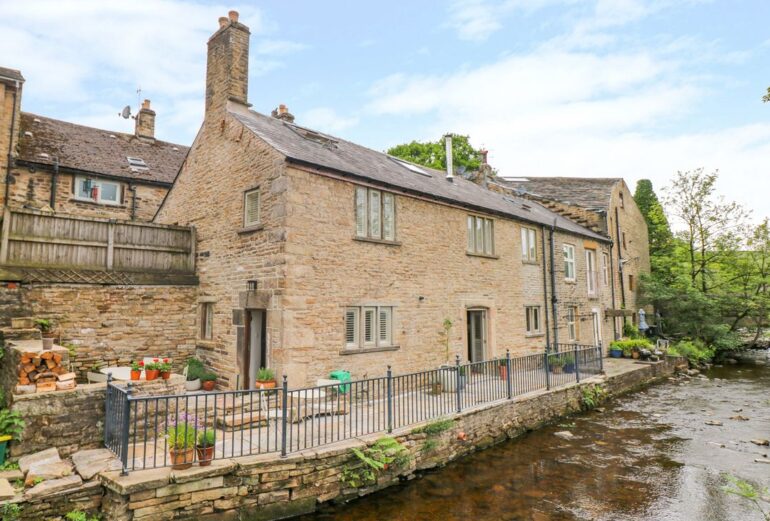 River Cottage Hayfield Thumbnail Image