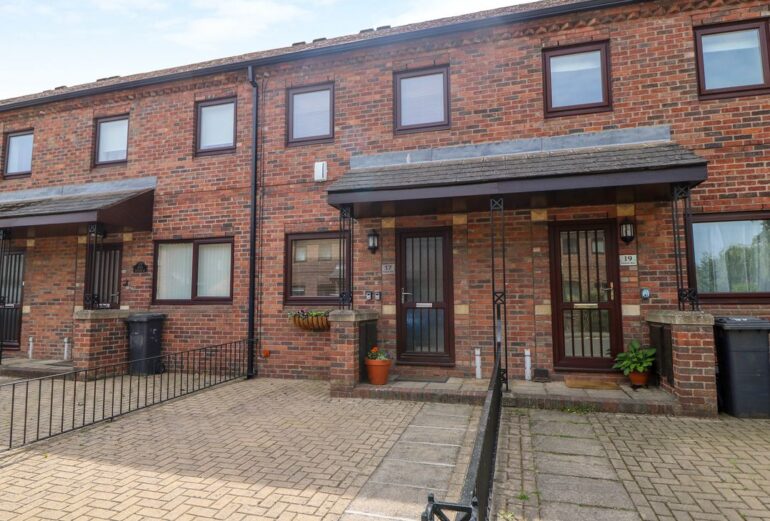 17 Fewster Way Thumbnail Image