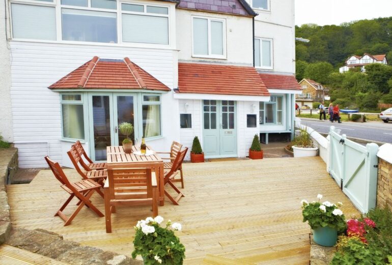 East Row Lodge Thumbnail Image