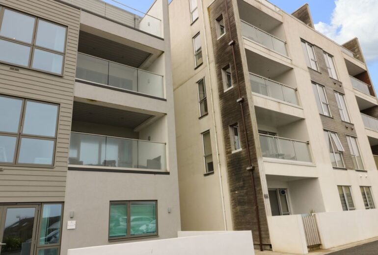 Crantock Reach Thumbnail Image