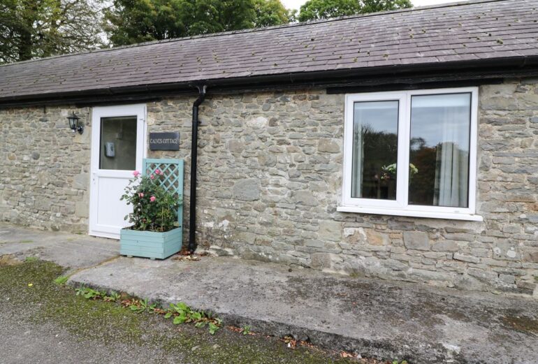 Calves Cottage Thumbnail Image