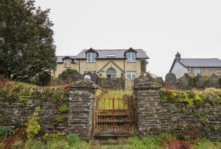Bwthyn Rhosyn Gwyllt Thumbnail Image