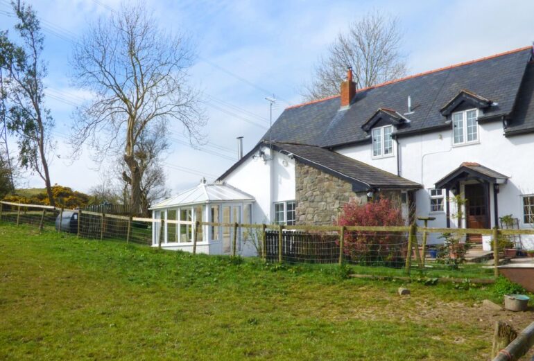 Glan Y Gors Cottage Thumbnail Image