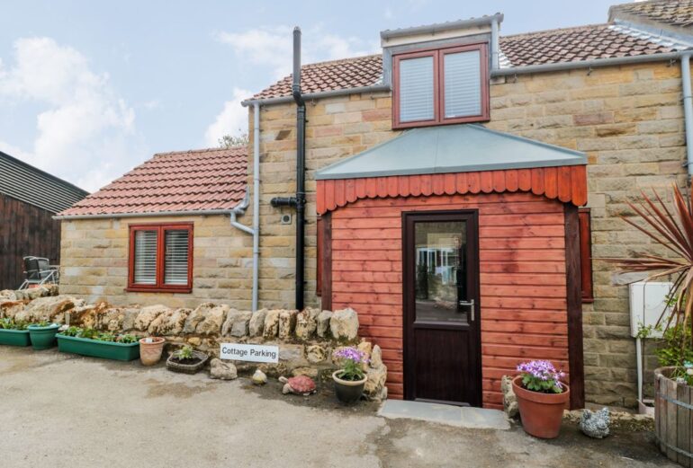 Farm Yard Cottage Thumbnail Image