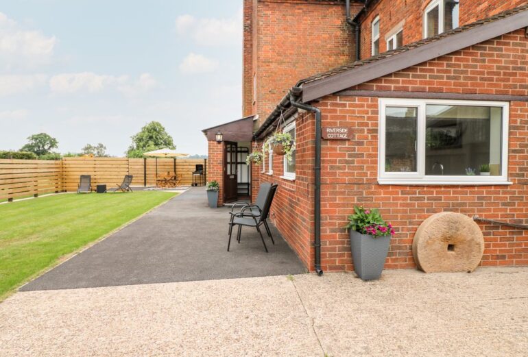 Riverside Cottage Thumbnail Image