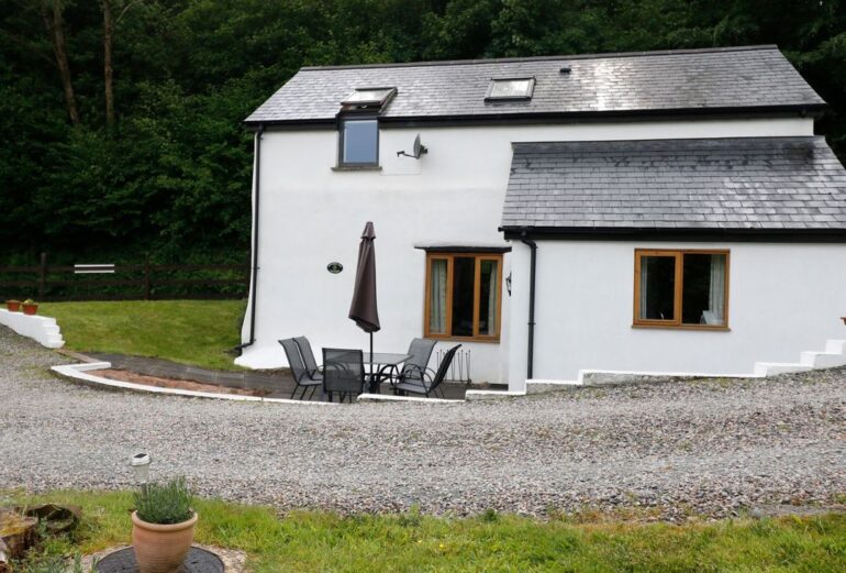 Crooked Oak Cottage Thumbnail Image