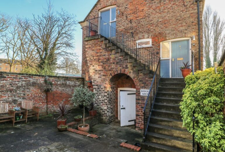 1 Rodgers Mews Thumbnail Image