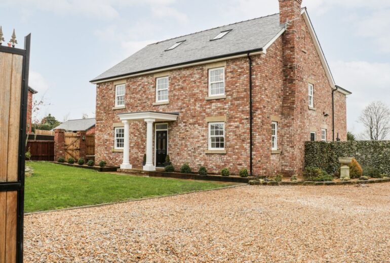 Moor End Manor Thumbnail Image