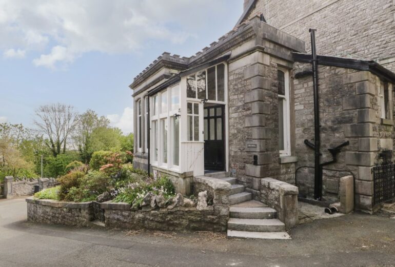Low Lodge Thumbnail Image