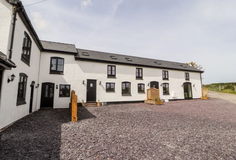 Colomendy Alpaca Farm – Coach House Thumbnail Image