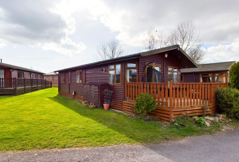 Water Edge Lodge Thumbnail Image