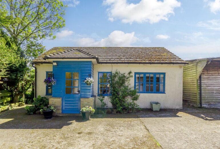 Curlew Cottage Thumbnail Image