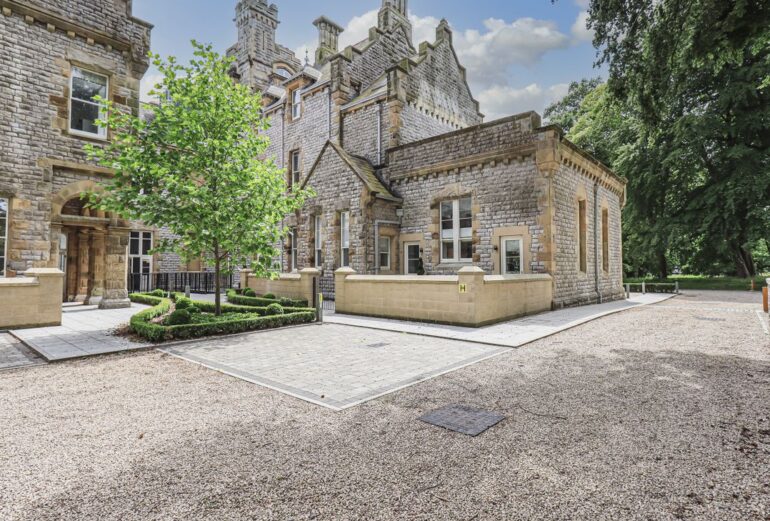The Kennedy Suite Stone Cross Mansion Thumbnail Image