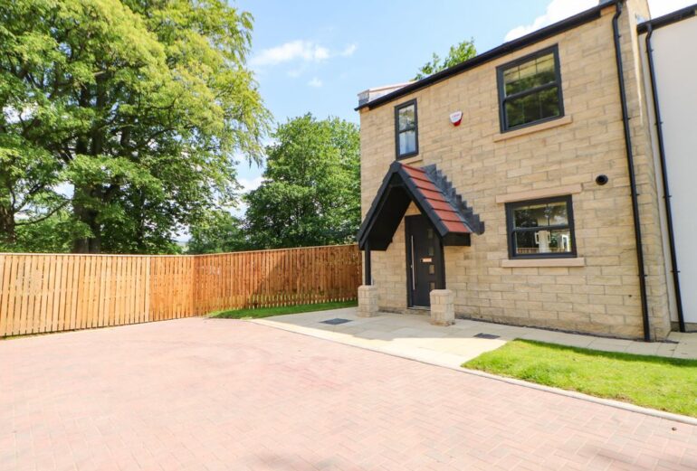 2 Charter Gardens Thumbnail Image