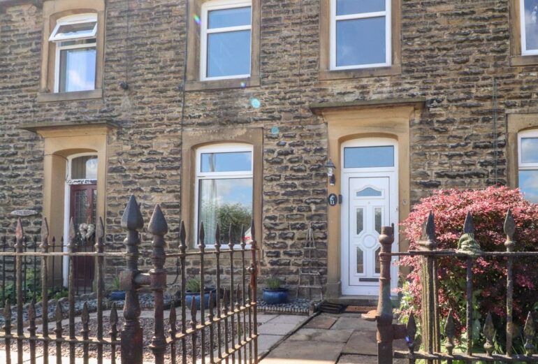 Kingfisher Cottage, 11 Airebank Terrace Thumbnail Image