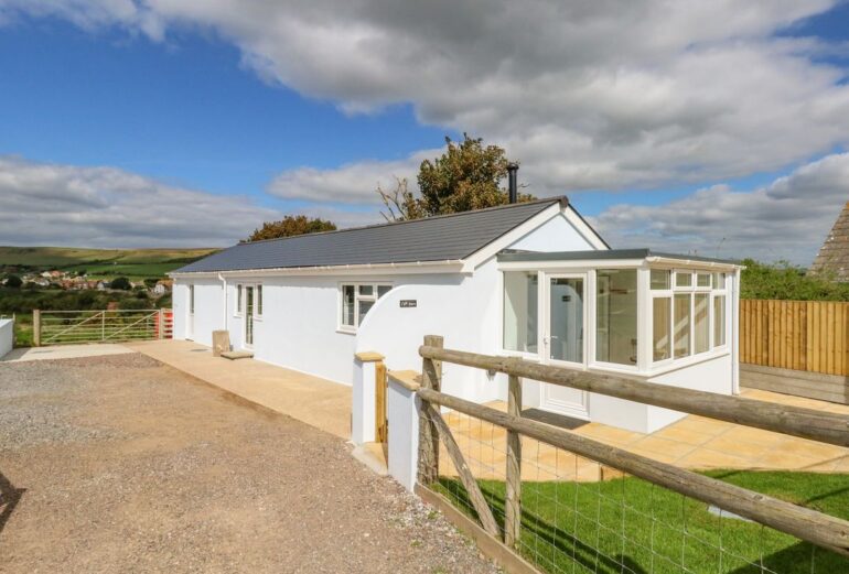 Cliff Barn Thumbnail Image