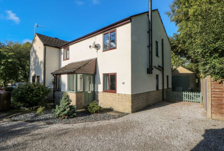 6 Hunters Green Close Thumbnail Image
